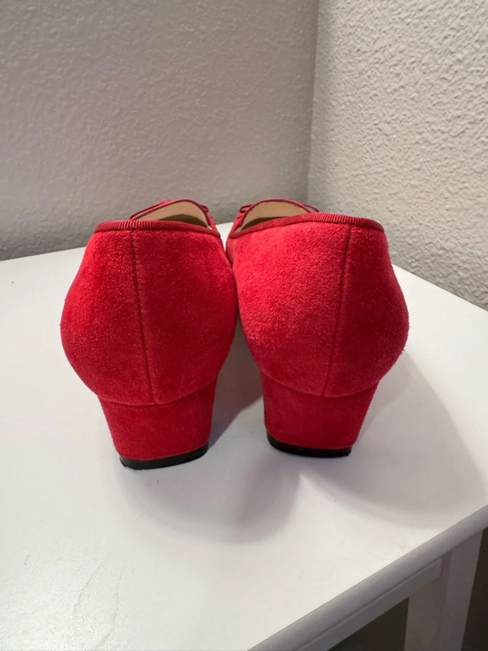 Talbots Crimson Suede Bow-Accent Square-Toe Heels - Picture 5 of 6